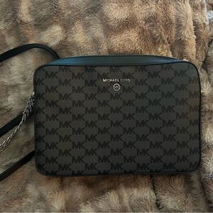 Michael Kors signature jet set crossbaody